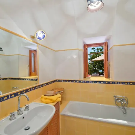 Holiday home Sweet With Outdoor Unheated Whirlpool Tub *