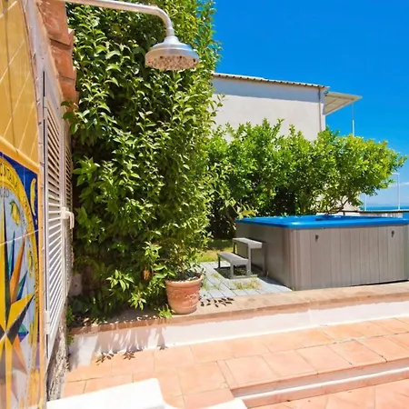 Sweet With Outdoor Unheated Whirlpool Tub *
